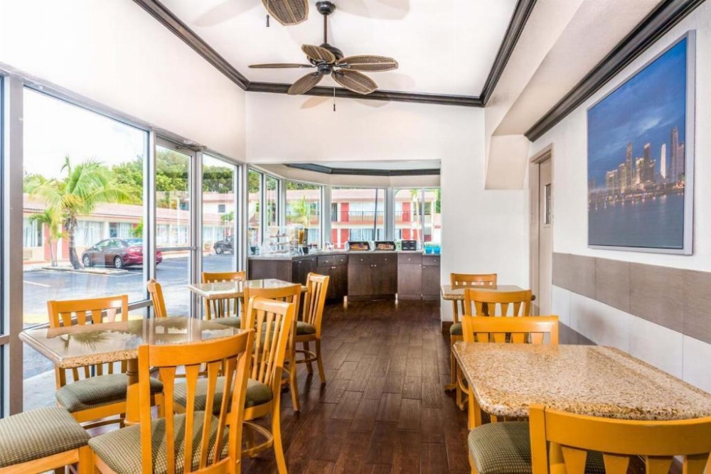 Standard King Room - Non-Smoking 